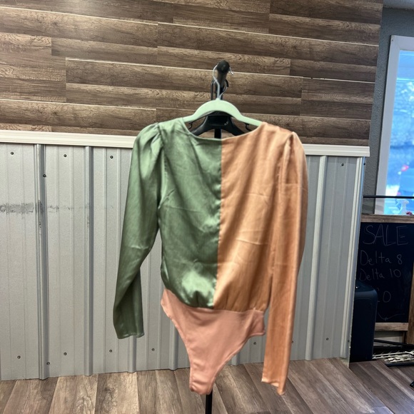 Peach Love California dual color Long Sleeve Bodysuit - Picture 3 of 3